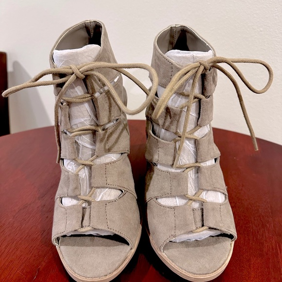 Lace Up Block Heels - Picture 3 of 16